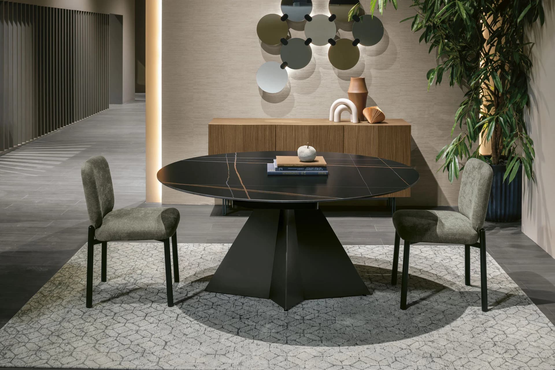 Tavolo Nova Round con sedute coordinate, vista living